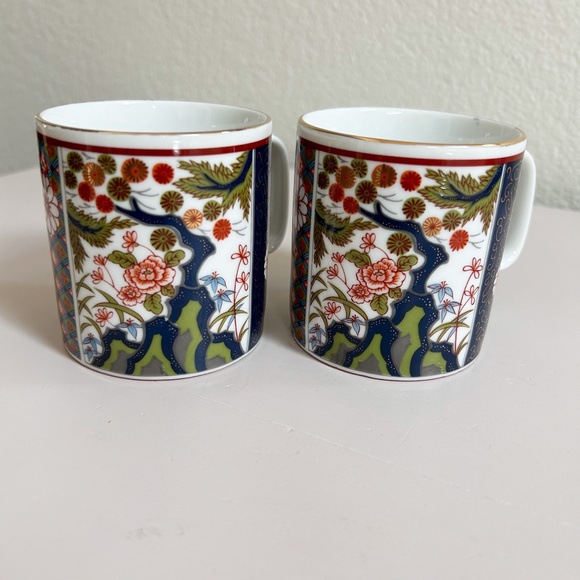 Vintage Old Imari Japanese Mugs - Set of two - smaller cups - Picture 3 of 8